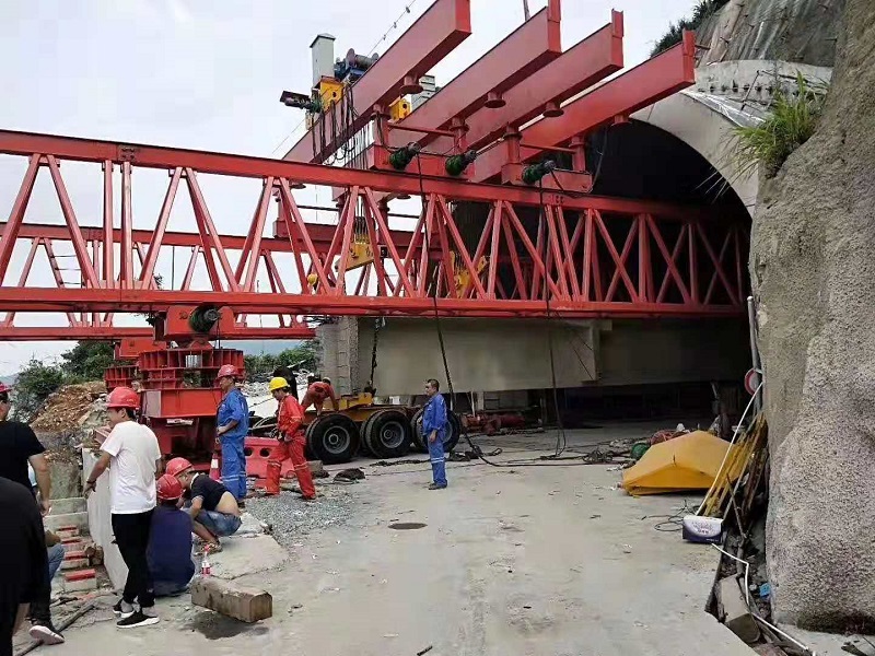 西藏日喀则运架一体式架桥机厂家 近线无扰：运架一体式架桥机既有线与繁忙交通旁施工优势解析​