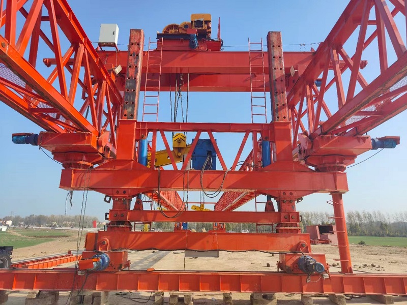 西藏那曲运架一体式架桥机厂家 城脊架设：运架一体式架桥机在城市高架与跨线桥中的应用解析