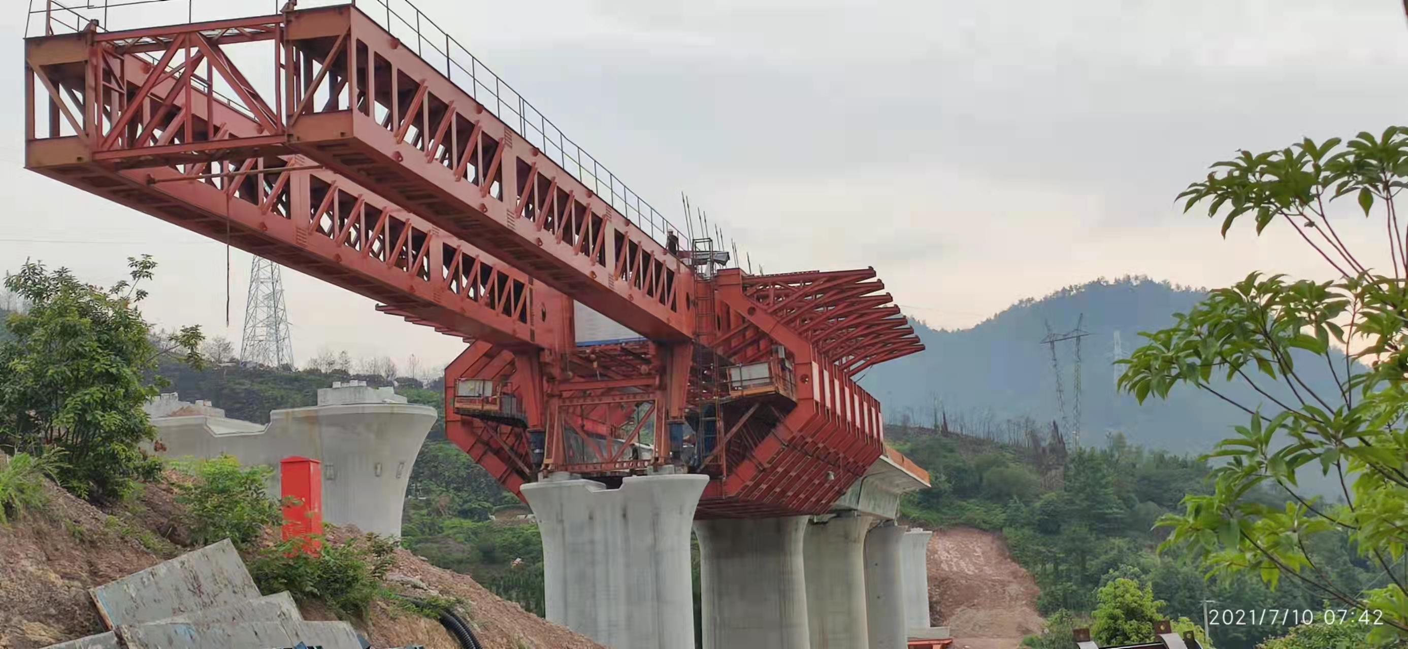 云南玉溪移动模架厂家 上行式移动模架在水利输水廊道混凝土施工中的应用实践