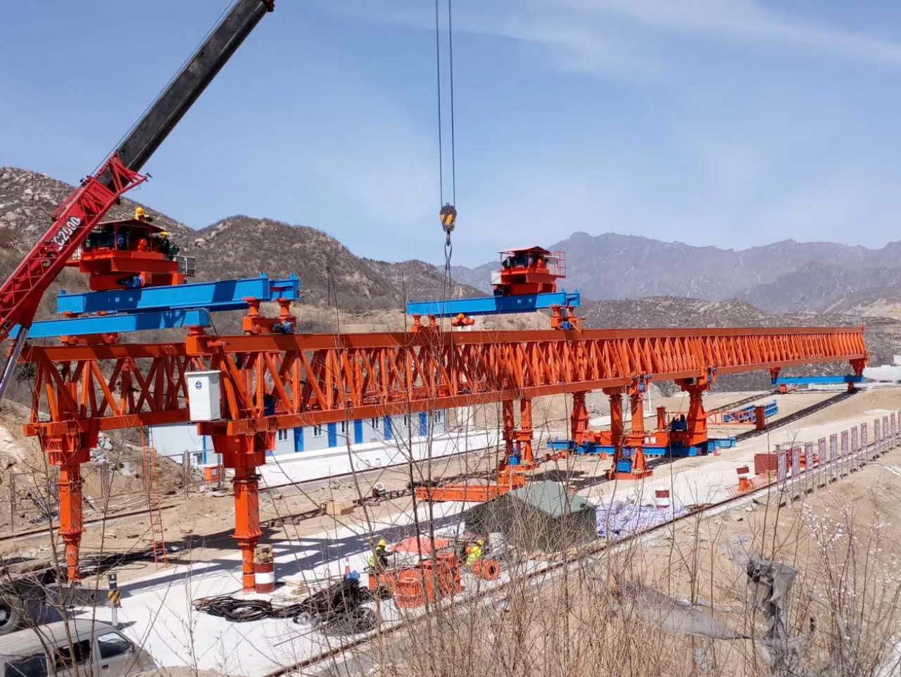 河南周口架桥机厂家 天车悬梁稳落位：双导梁架桥机起重天车系统实操解析